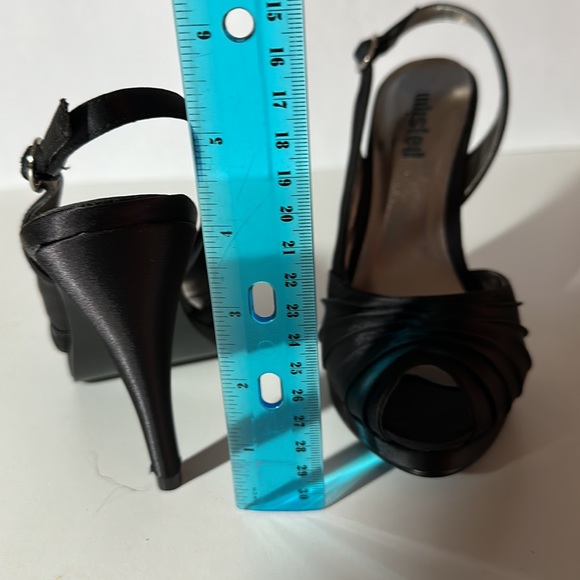 NEW! Unlisted “Party Lounge” Platform Peep Toe - Picture 2 of 3